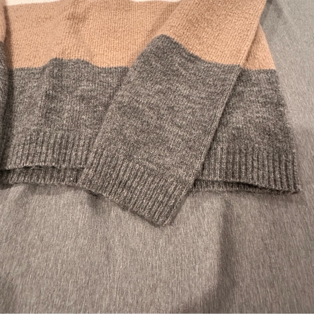 Forever 21 Colorblock Knit Sweater Gray Cream Tan Long Sleeve - Picture 2 of 10